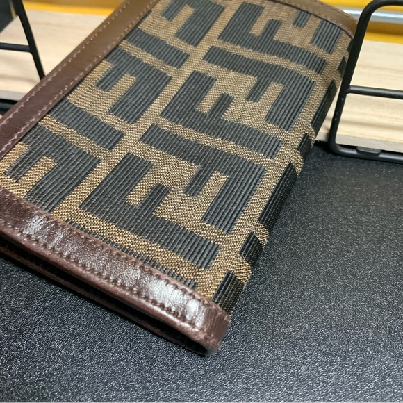 Authentic Pre owned Vintage Fendi Wallet - Picture 4 of 17
